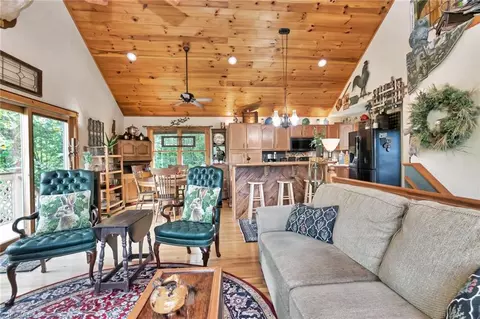 Living - 979 Buck Mountain Rd, Purlear, NC 28665 photo 4 of 7
