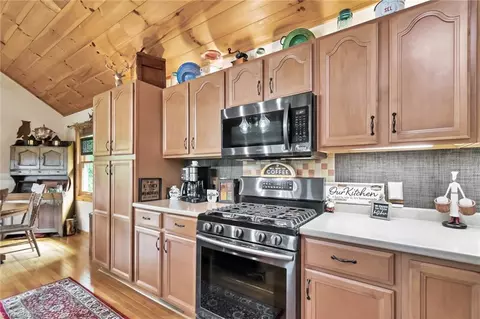 Kitchen - 979 Buck Mountain Rd, Purlear, NC 28665 photo 6 of 9