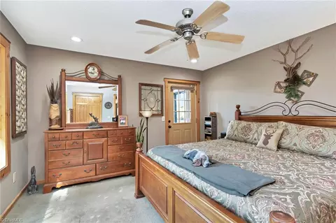Bedroom - 979 Buck Mountain Rd, Purlear, NC 28665 photo 2 of 5
