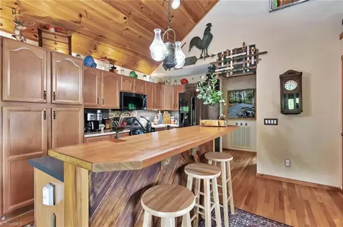 Kitchen - 979 Buck Mountain Rd, Purlear, NC 28665 photo 3 of 9