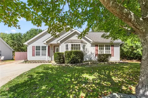 528 Foxridge Rd, Greensboro, NC 27406