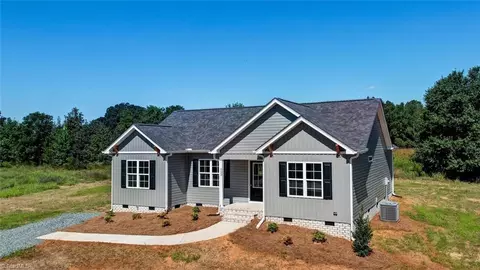 523 Grooms Rd, Reidsville, NC 27320