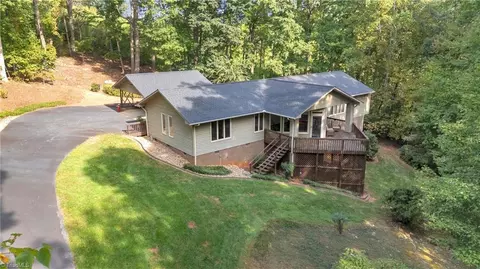 571 Horse Mountain Dr, Asheboro, NC 27205