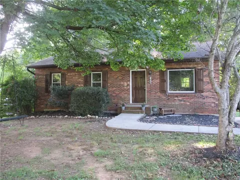 7638 Pine St, Rural Hall, NC 27045