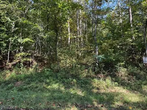 2 Arlie Myers Store Rd, Mcgrady, NC 28649
