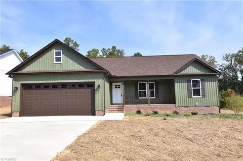 109 Fletchers Farm Dr, Thomasville, NC 27360