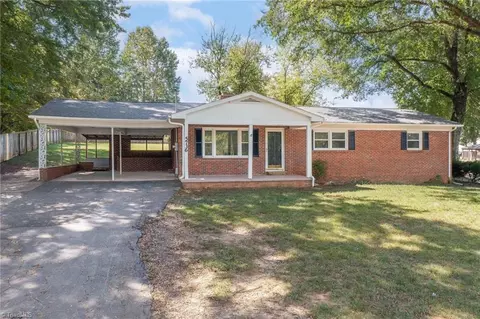 5736 Nylon Dr, Winston Salem, NC 27105