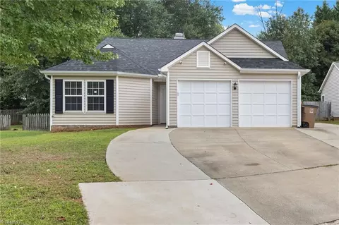 3815 Pineway Dr, Greensboro, NC 27405