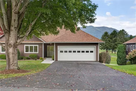 233 Lakeview Pl #D-2, Jefferson, NC 28640