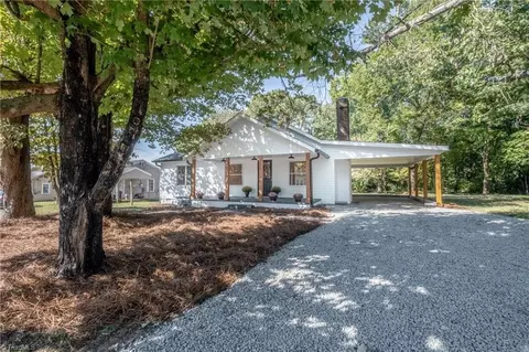 1016 Dudley Rd, Yadkinville, NC 27055