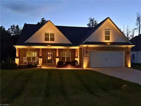 7507 Monty Dr, Kernersville, NC 27284