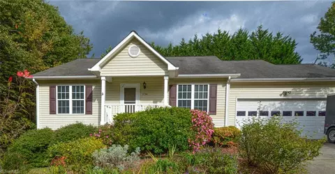 1734 Hawkcrest Ln, Winston Salem, NC 27127