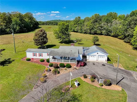 182 Black Walnut Trl, Pilot Mountain, NC 27041
