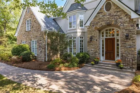 8 Hillwind Ct, Greensboro, NC 27408