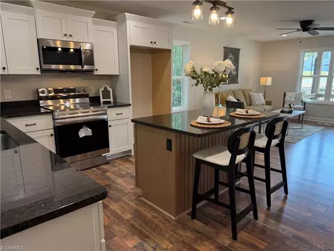 30 Culbreth Ave, Thomasville, NC 27360 photo 6