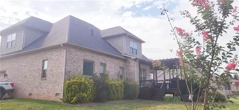153 Caudle Meadows Dr, Advance, NC 27006 photo 4