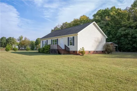 159 King Arthur Ln, Advance, NC 27006