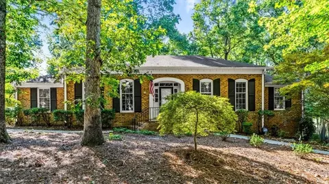 5100 Forest Oaks Dr, Greensboro, NC 27406