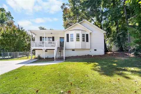 4 Oak Ridge Dr, Thomasville, NC 27360