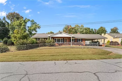 803 Kensal Green Dr, Kernersville, NC 27284