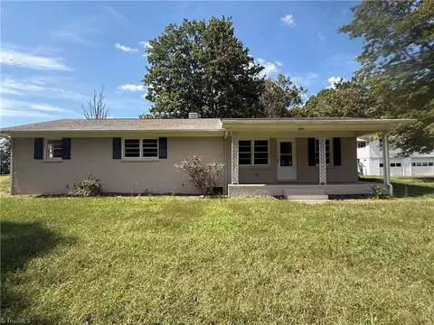 1299 Franklin Rd N, Mount Airy, NC 27030