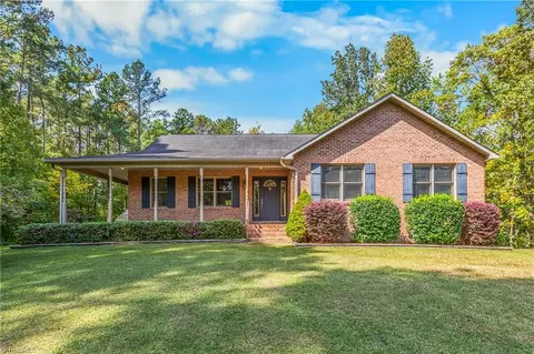 7150 Belews Run Rd, Walnut Cove, NC 27052