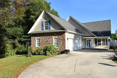 1381 Fort Place Ct, Winston Salem, NC 27127