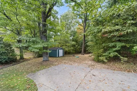 Exterior - 2919 Ingleside Dr, High Point, NC 27265 photo 8 of 9