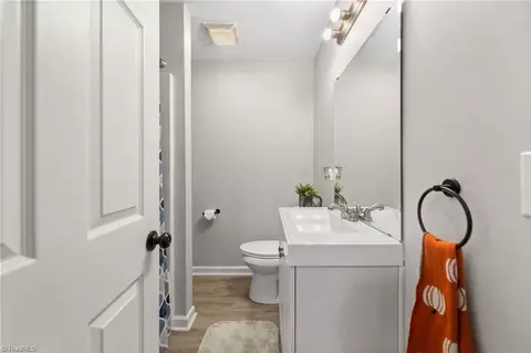 Bath - 2919 Ingleside Dr, High Point, NC 27265 photo 1 of 3