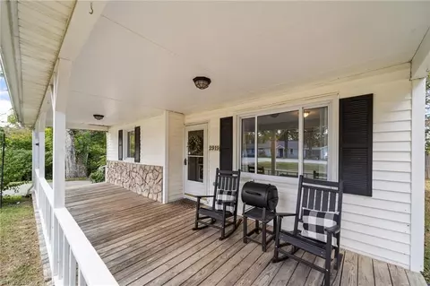 Exterior - 2919 Ingleside Dr, High Point, NC 27265 photo 5 of 9