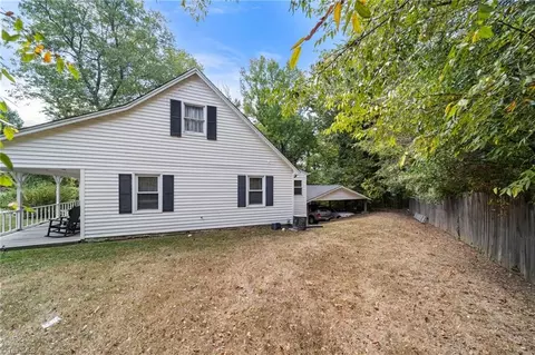 Exterior - 2919 Ingleside Dr, High Point, NC 27265 photo 6 of 9
