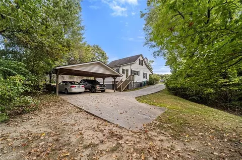 Exterior - 2919 Ingleside Dr, High Point, NC 27265 photo 9 of 9