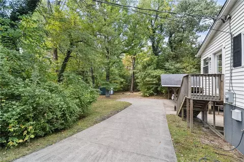 Exterior - 2919 Ingleside Dr, High Point, NC 27265 photo 7 of 9