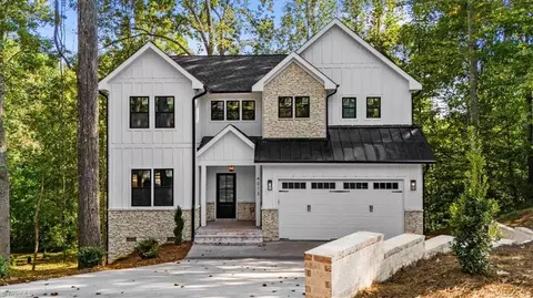 4013 Lofter Ct, Pfafftown, NC 27040