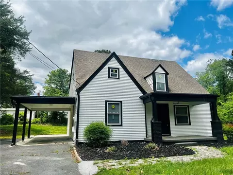 130 Greenway Dr, Mount Airy, NC 27030
