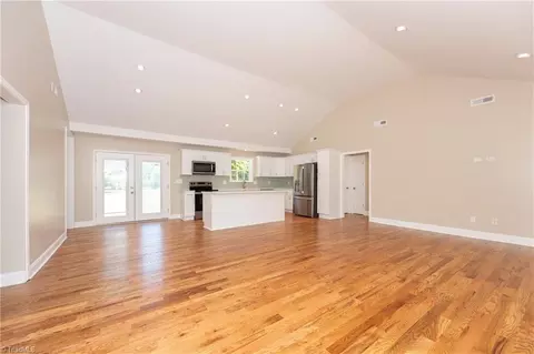 Living - 2009 Deep River Rd, High Point, NC 27265 photo 2 of 5