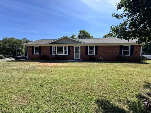 178 Fisher St, Lexington, NC 27292