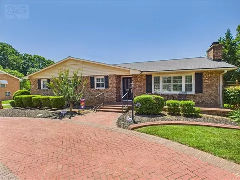 2554 Greenwich Rd, Winston Salem, NC 27104