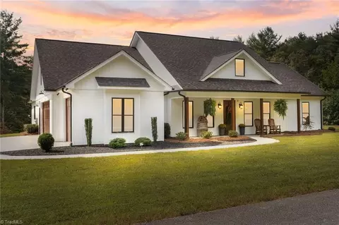 113 Breken Ridge Dr, Mount Airy, NC 27030