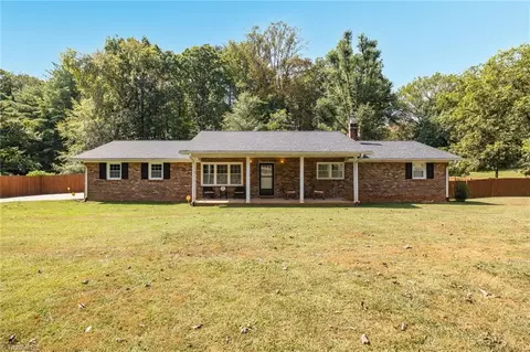 702 Cedar Ln, Reidsville, NC 27320