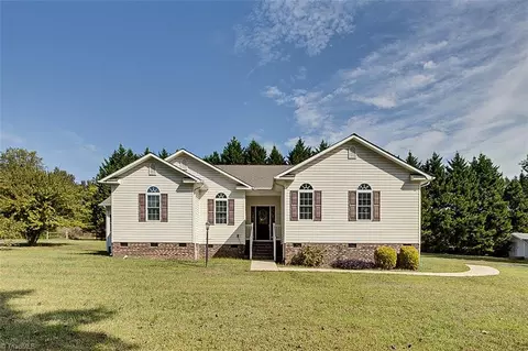 2466 Glade Rd, Asheboro, NC 27205