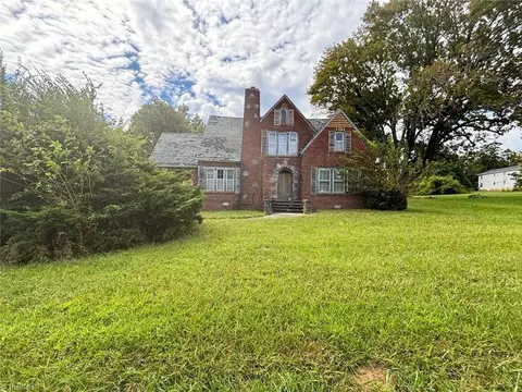 1523 Maple Ave, Burlington, NC 27215