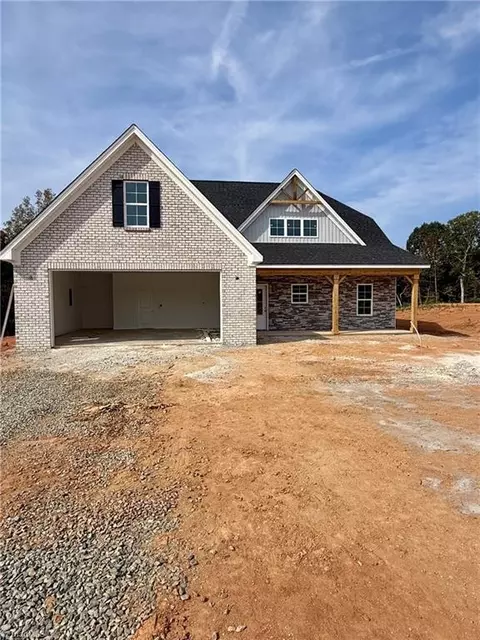 407 Enclave Dr, Clemmons, NC 27012