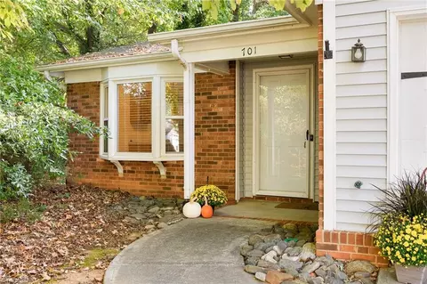 701 Woodbury Knolls Dr, Winston Salem, NC 27104