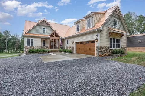 1924 Watkins Rd, Yadkinville, NC 27055