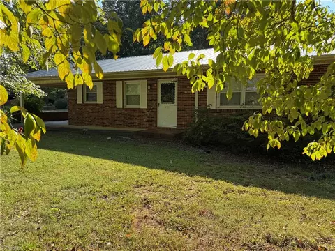 1471 Westmoreland Rd W, King, NC 27021