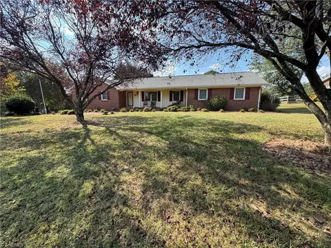 Exterior - 112 Pilot View Dr, King, NC 27021 photo 3 of 28