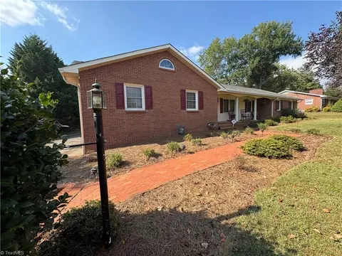 Exterior - 112 Pilot View Dr, King, NC 27021 photo 6 of 28