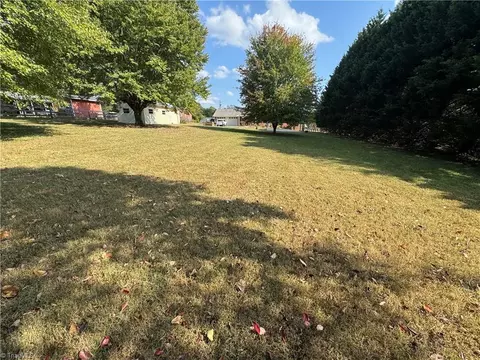Exterior - 112 Pilot View Dr, King, NC 27021 photo 13 of 28