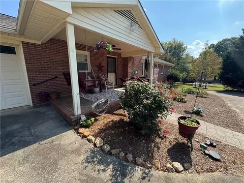 Exterior - 112 Pilot View Dr, King, NC 27021 photo 9 of 28
